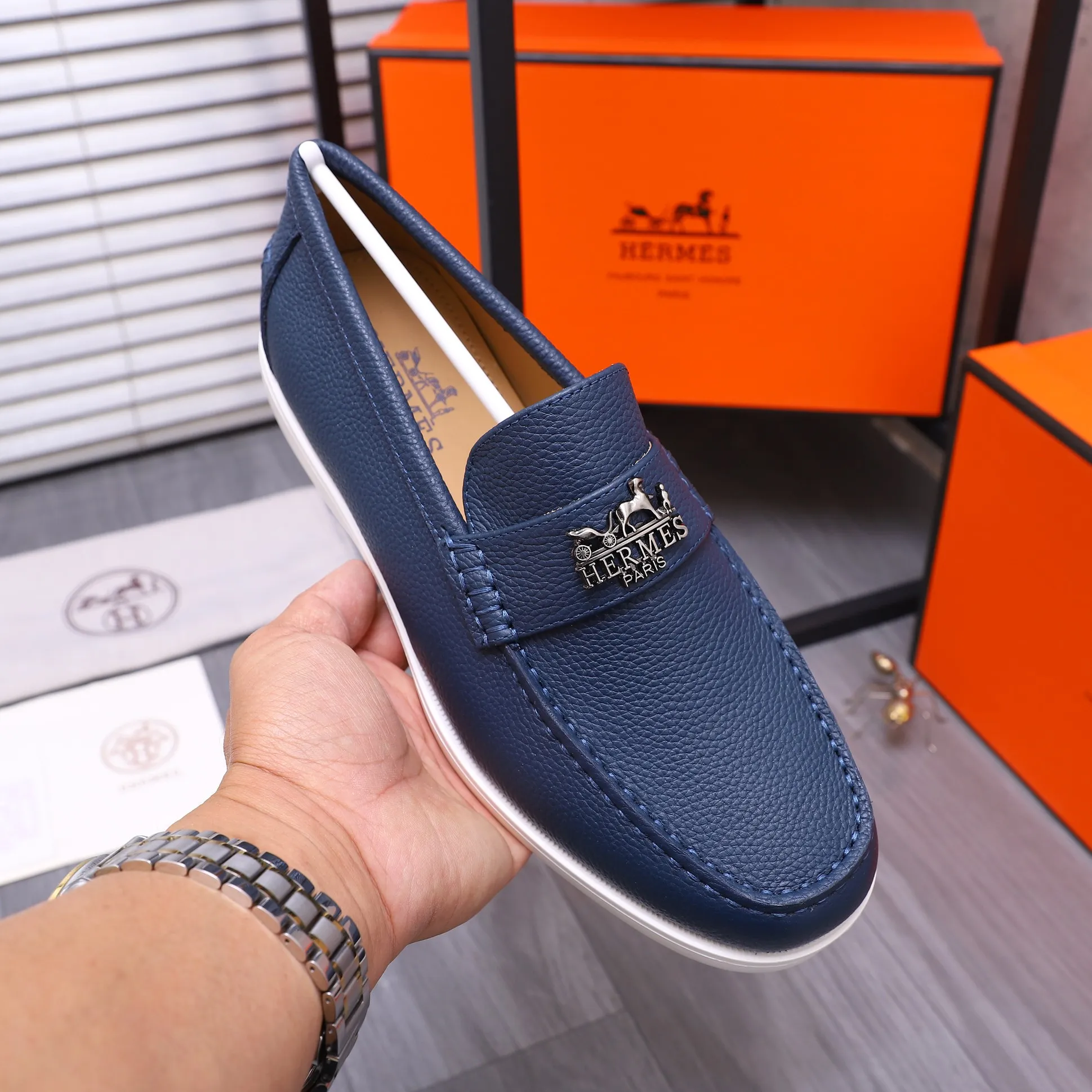 Men's shoes 💰p560 Product trademark: HERMES "Hermes" casual slip-on men's shoes. Regular size: 38-46 (45.46 is custom-made and non-returnable) Product materials: Selected pebbled cowhide upper, cowhide lining, original foam rubber ultra-light sole